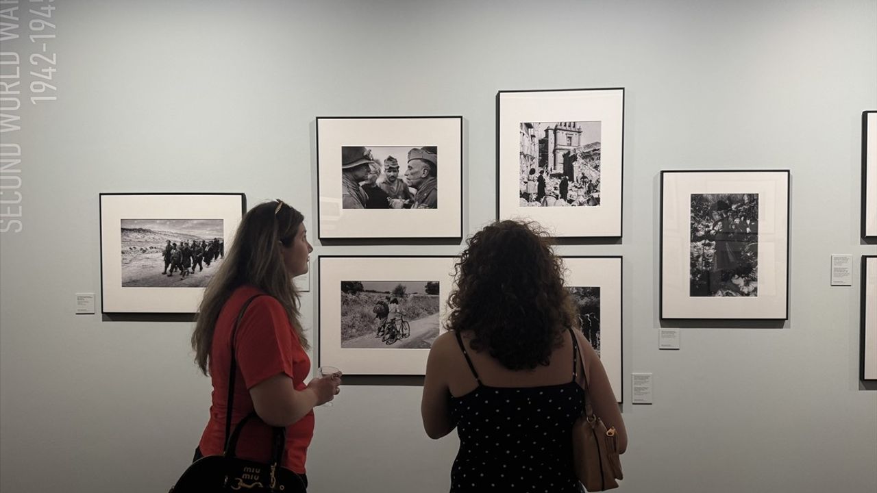 Robert Capa'nın Efsanevi Fotoğrafları Ara Güler Müzesi'nde