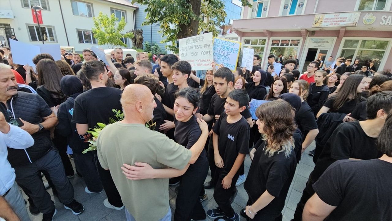 Sakarya'da Öğretmene Saldırı: Veli ve Arkadaşı Gözaltında