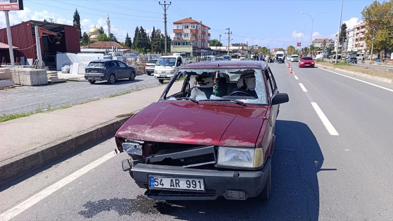 Sakarya'da Trafik Kazası: Anne Hayatını Kaybetti, Kızı Yaralandı