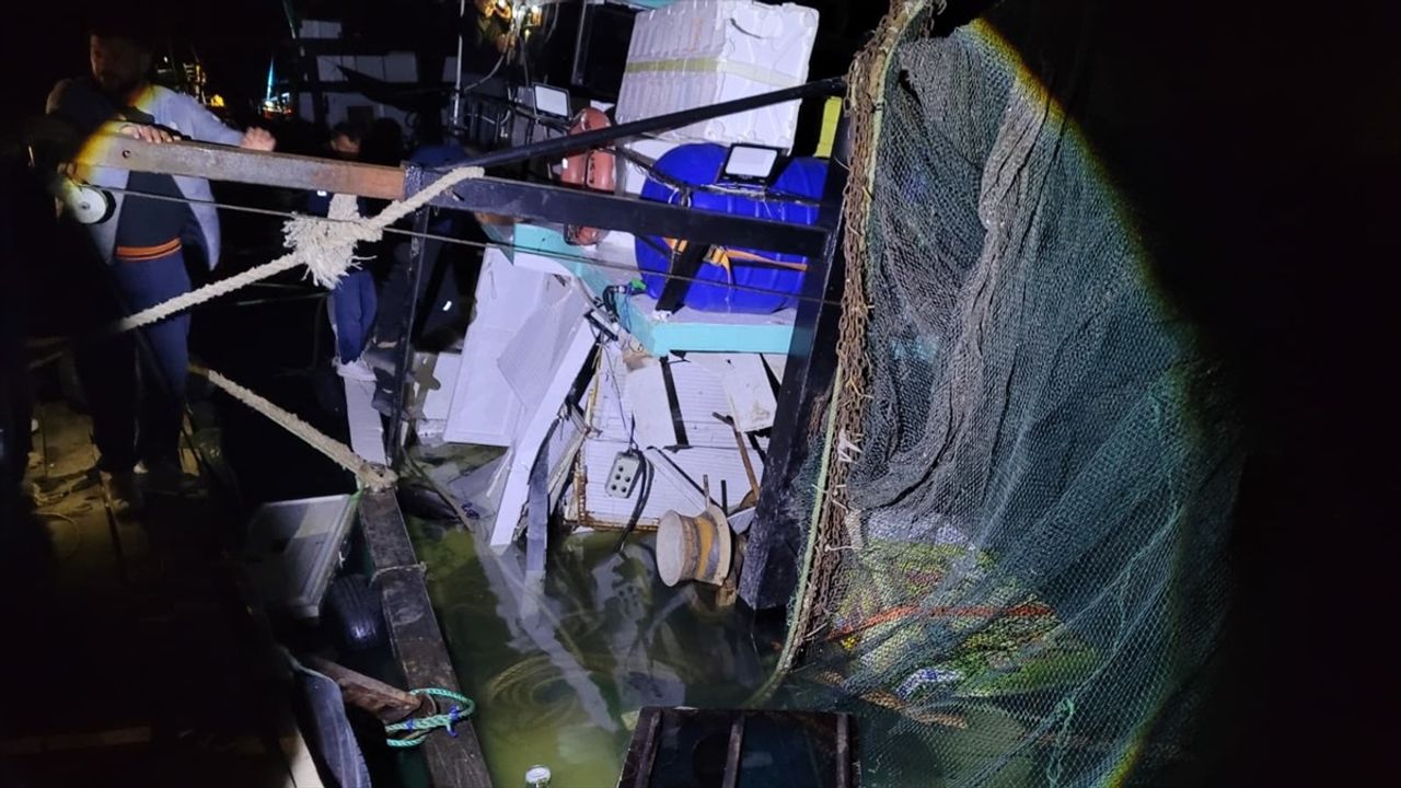 Samsun'da Balıkçı Teknesinde Patlama: 4 Yaralı
