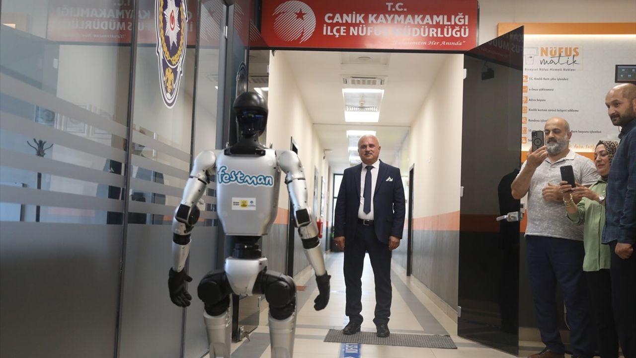 Samsun'da Humanoid Robota Temsili Kimlik Belgesi Verildi