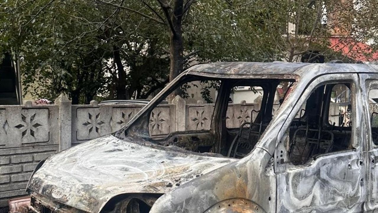 Samsun'da Şehit Babasına Ait Araç Kundaklandı