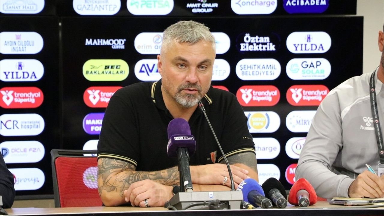 Samsunspor Teknik Direktörü, Gaziantep FK Maçında Hakem Hatalarını Eleştirdi