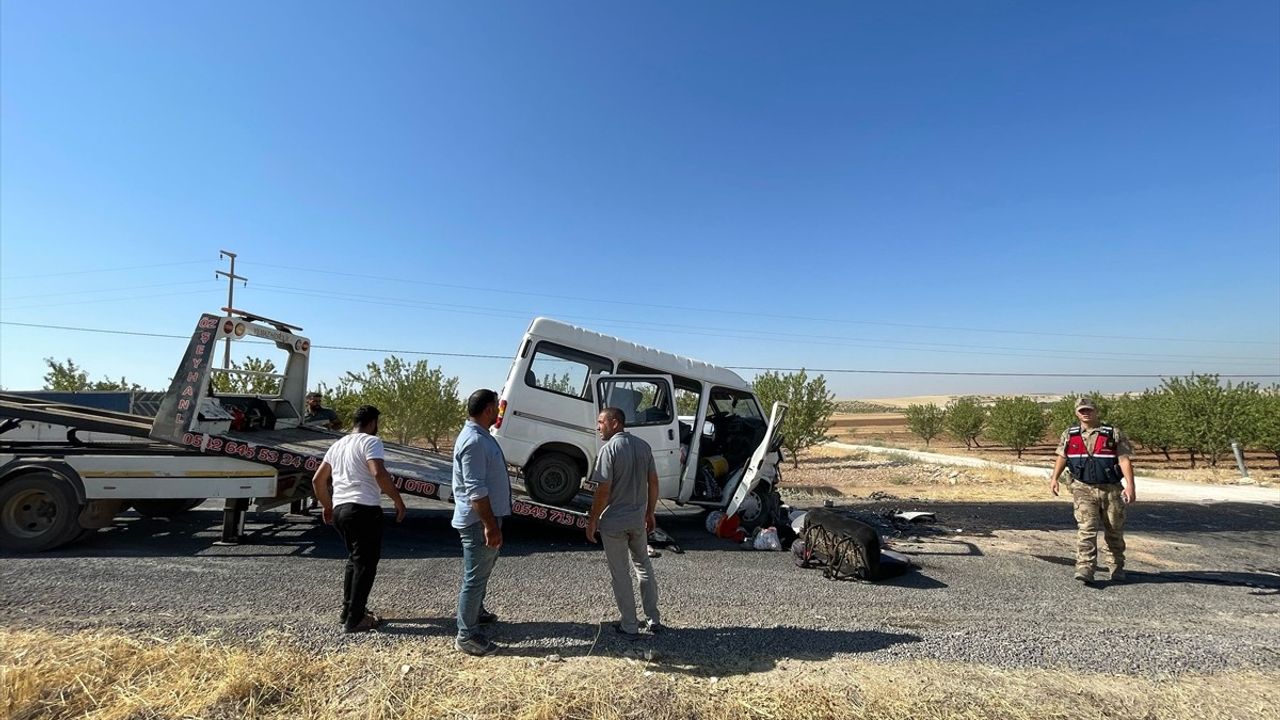 Şanlıurfa'da Meydana Gelen Trafik Kazasında 10 Yaralı