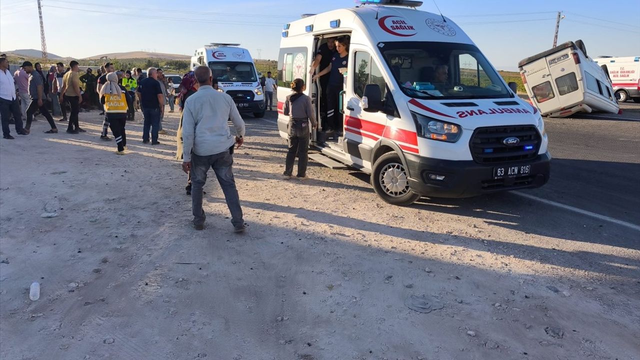 Şanlıurfa'da Tarım İşçilerini Taşıyan Minibüs Devrildi