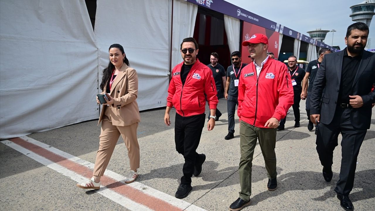 Serdar Karagöz TEKNOFEST 2023'te 'Alan'ı Ziyaret Etti