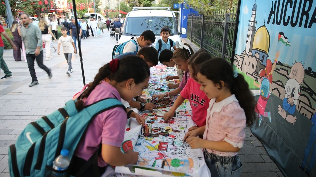 Siirt'te Gazze'ye Dikkat Çeken Sergi Açıldı