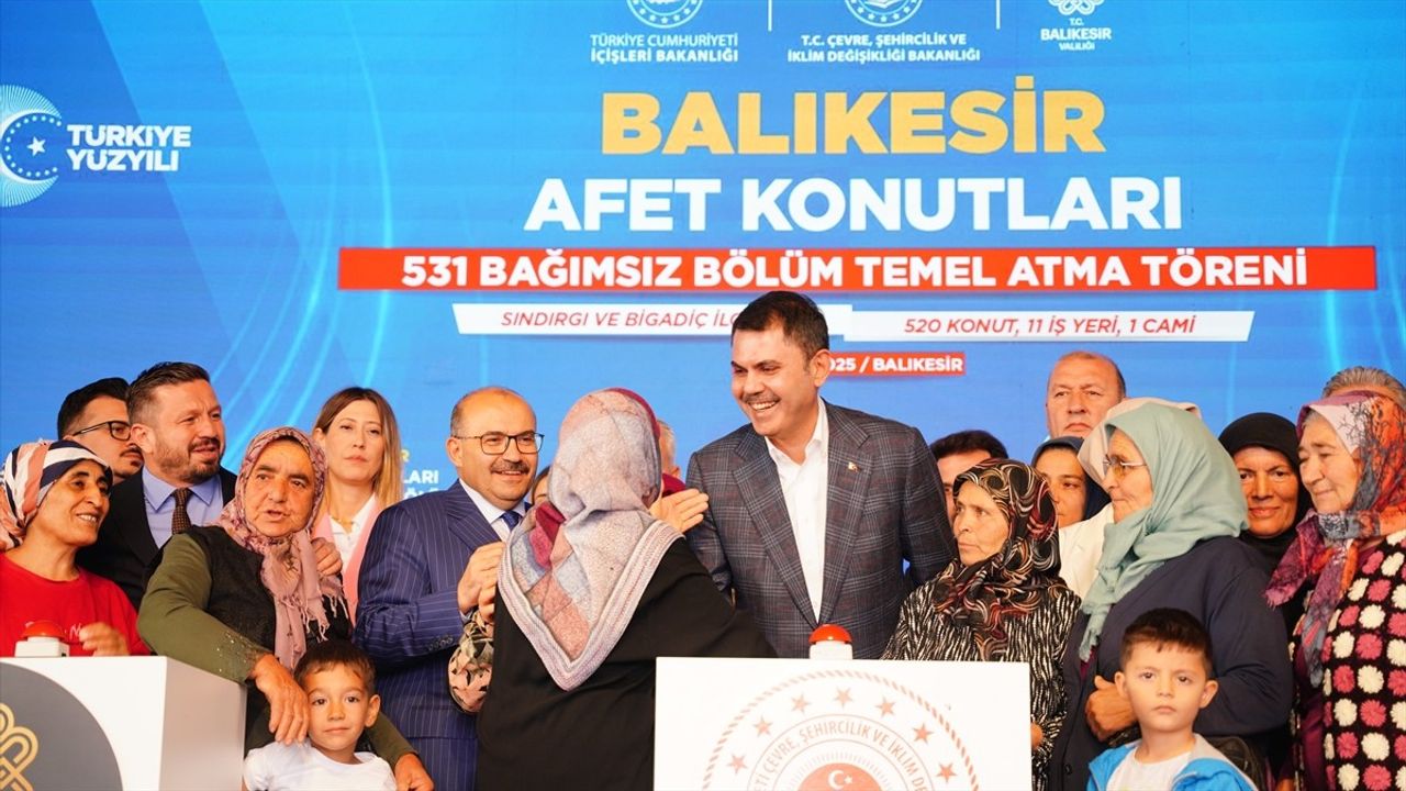 Sındırgı'daki Depremzede Vatandaşlar İçin Yeni Evler İnşa Ediliyor