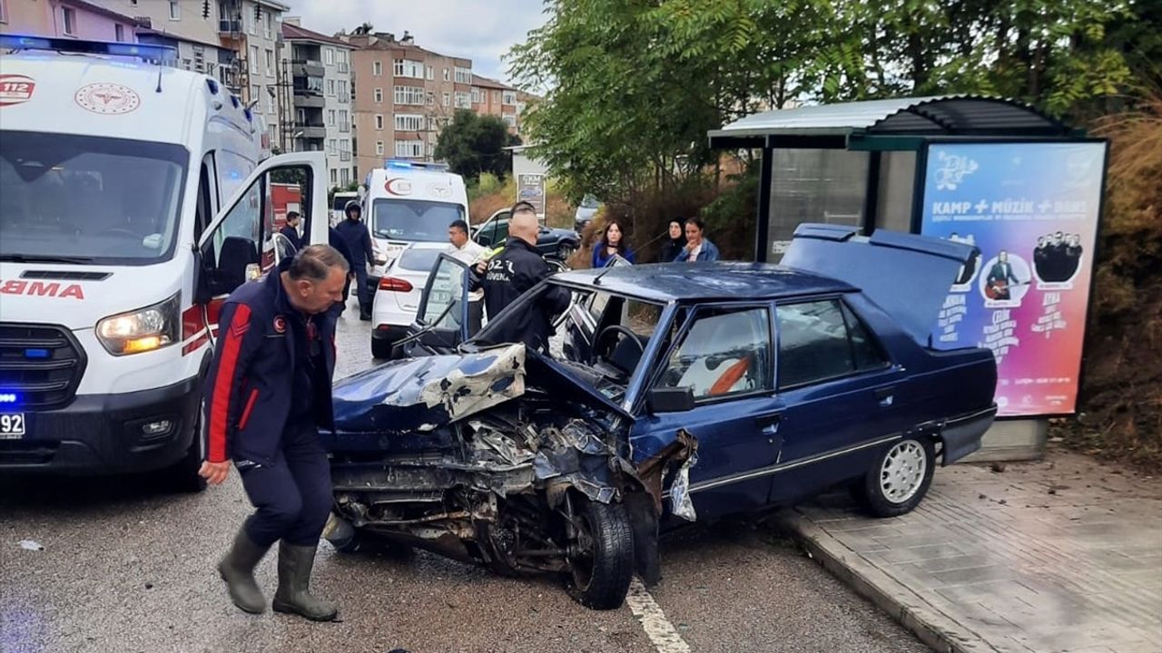 Sinop'ta Otomobil Kazası: 4 Yaralı