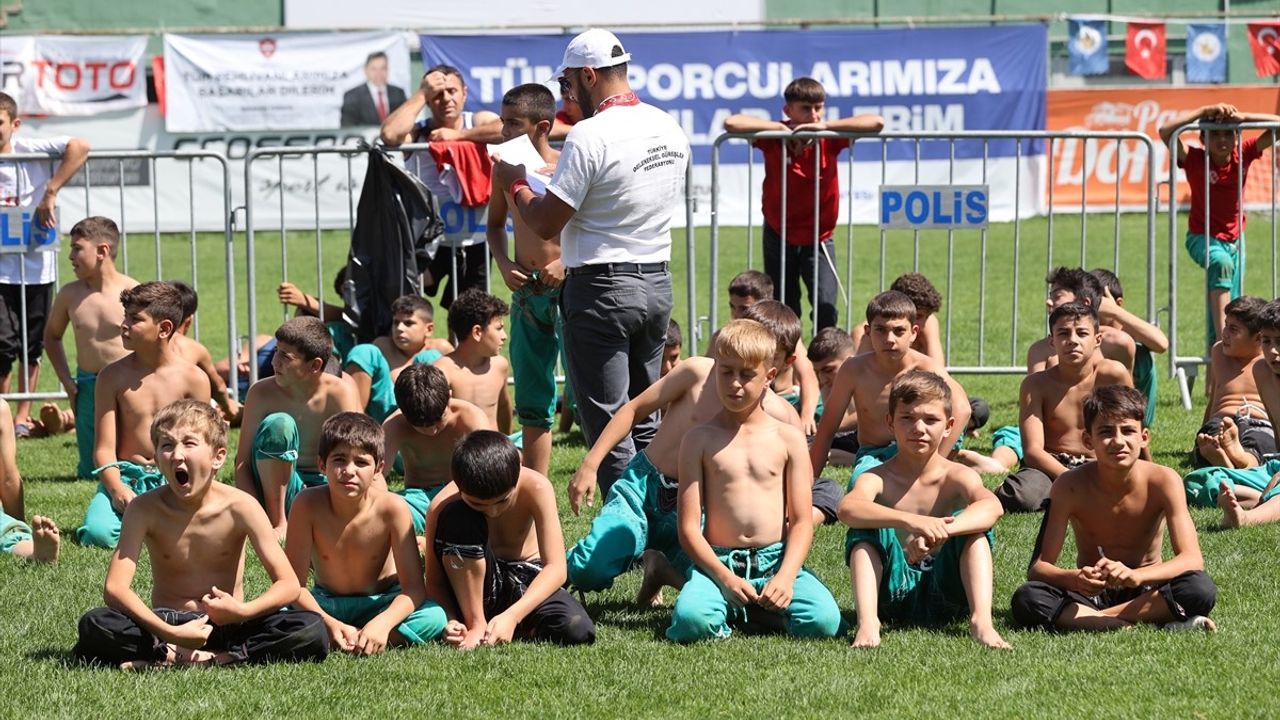 Sivas'ta 3. Uluslararası Muhsin Yazıcıoğlu Karakucak Güreş Festivali