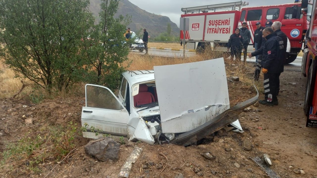 Sivas'ta Trafik Kazası: İki Yaralı