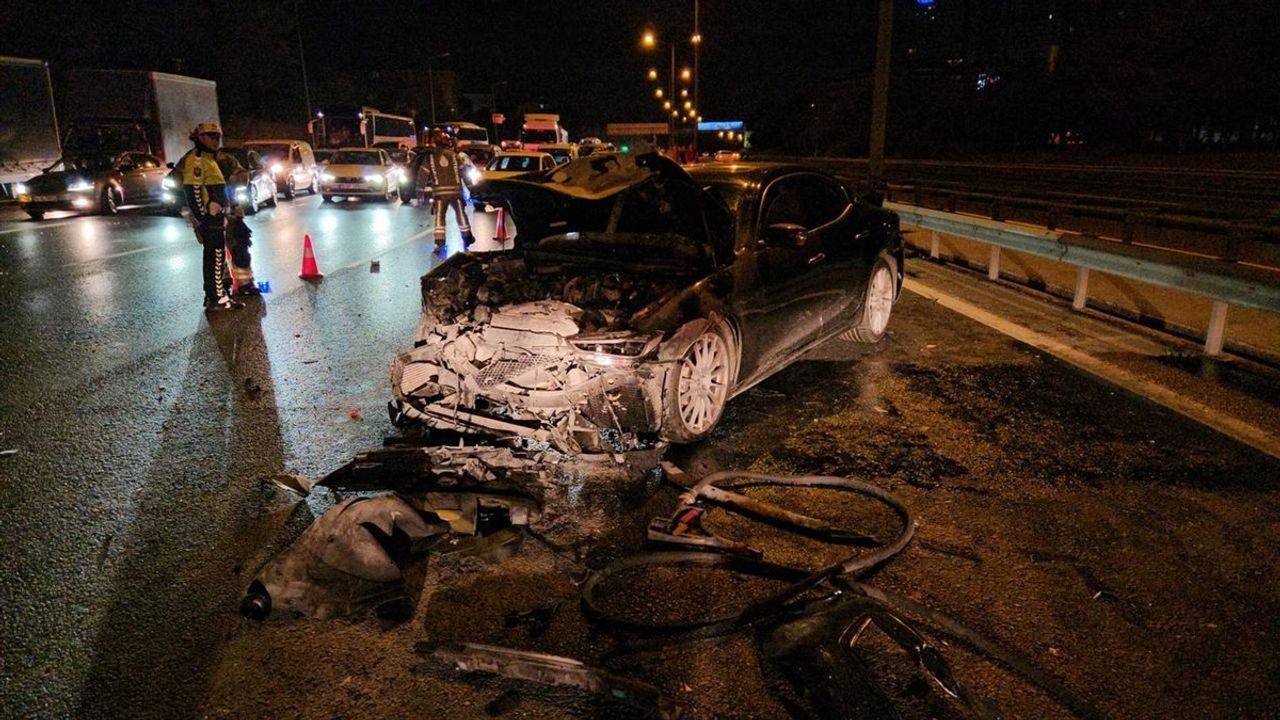 Sultangazi'de Kazaya Karışan Sürücü Kaçtı