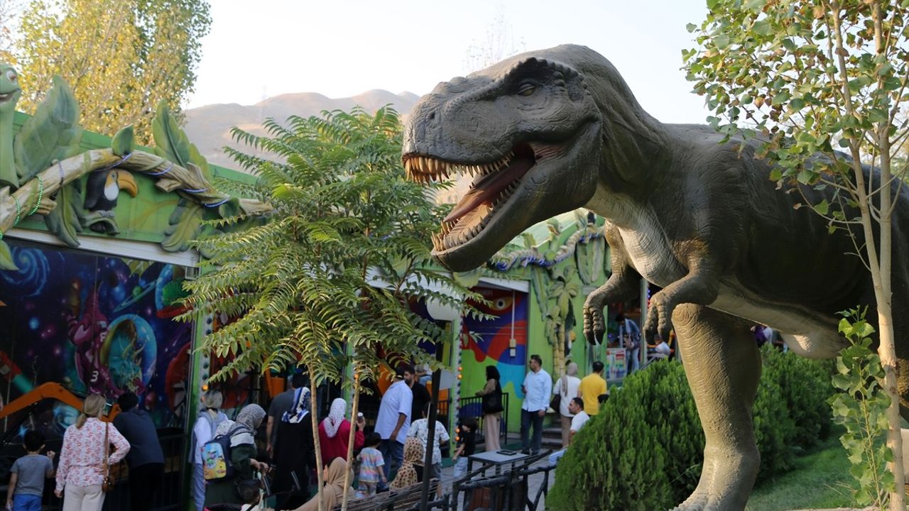 Tahran'da Dinozorların Çağını Yaşayın: Jurassic Park