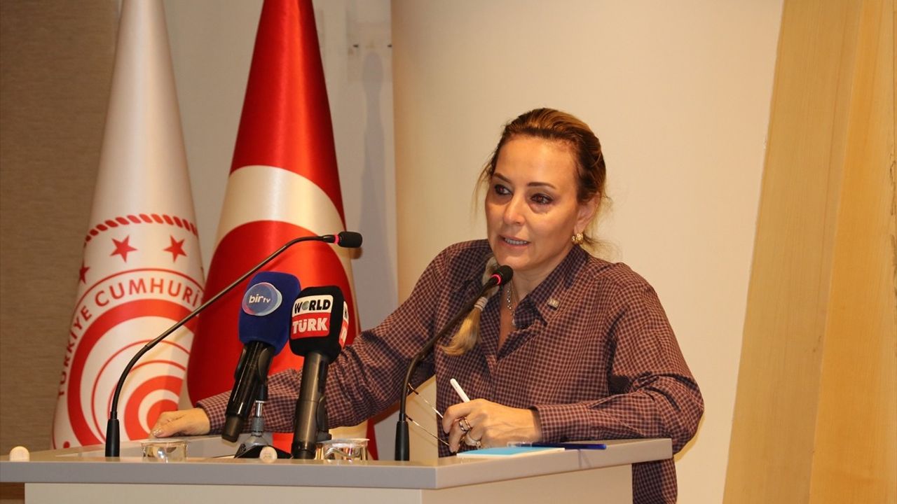 Tarım ve Gıda İhracatında Gelecek Vizyonu Paneli İzmir'de Düzenlendi