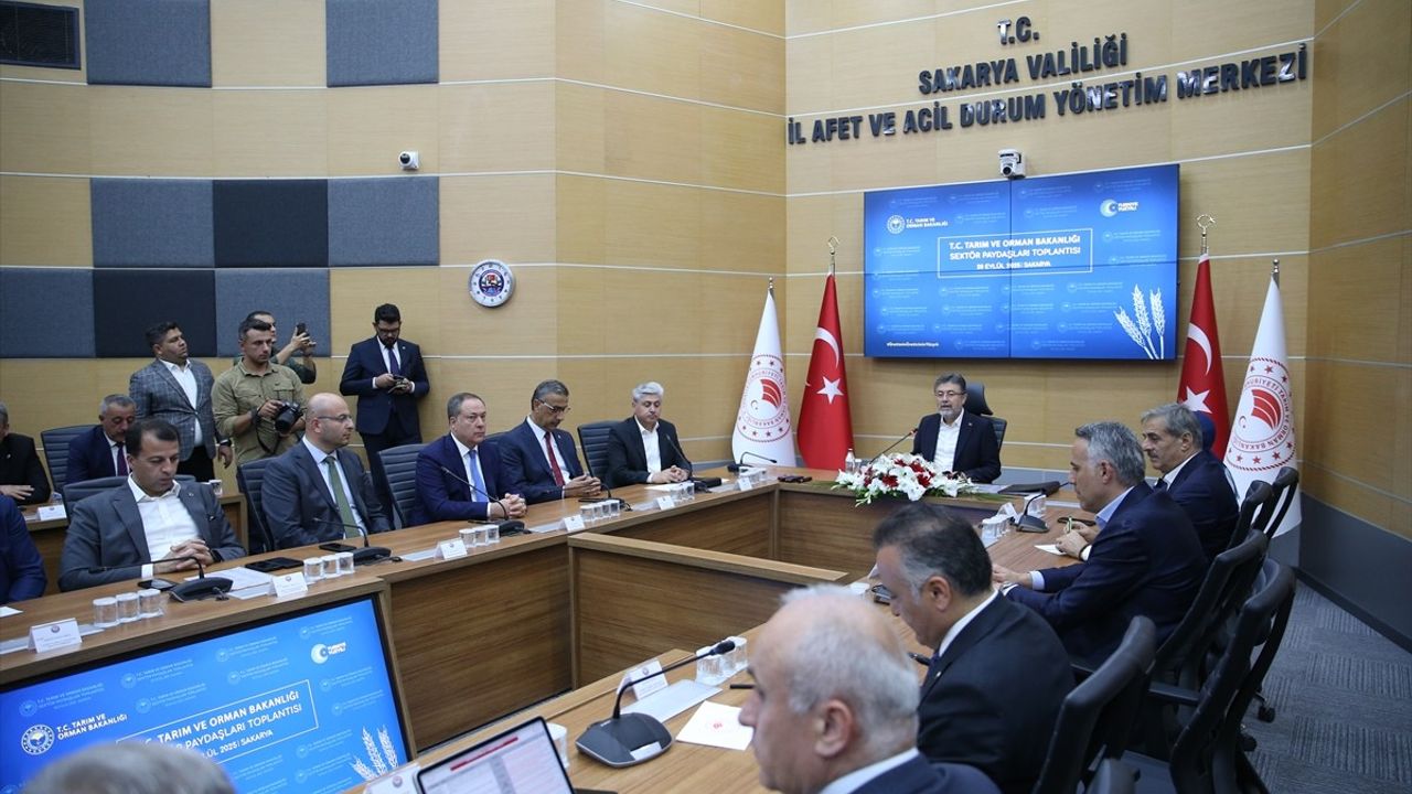 Tarım ve Orman Bakanı Yumaklı Sakarya'da Tarım Temsilcileri ile Buluştu