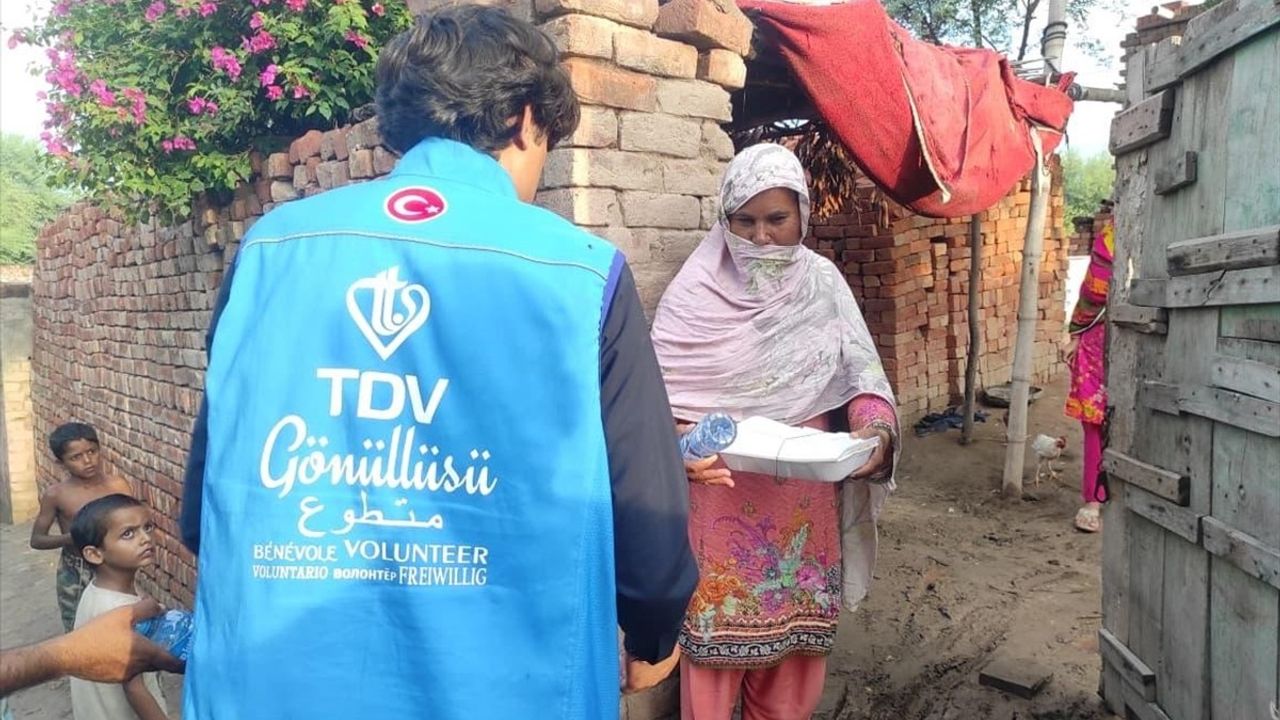 TDV, Pakistan'daki Sel Mağdurlarına Yardım Eli Uzatıyor