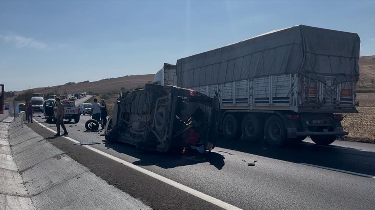 Tekirdağ'da Üç Araçlı Kaza: 6 Yaralı