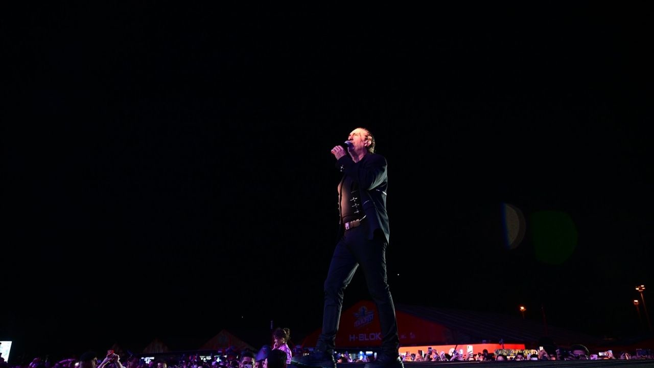 TEKNOFEST İstanbul'da Kıraç Konseri ile Büyüleyici Bir Gün