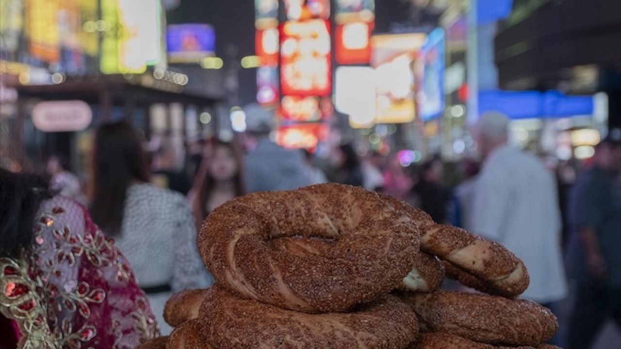 Times Meydanı'nda Türk Simidi ve Çayı İle Anadolu Rüzgarı