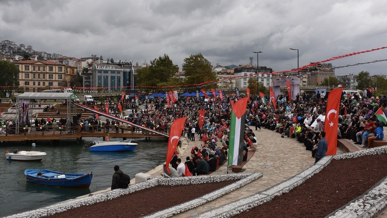 Trabzon'da 'Özgür Filistin İçin Hareket Et' Etkinliği Düzenlendi