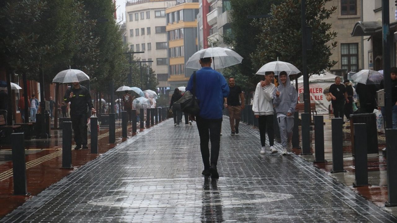 Trabzon'da Yağış Hayatı Olumsuz Etkiledi