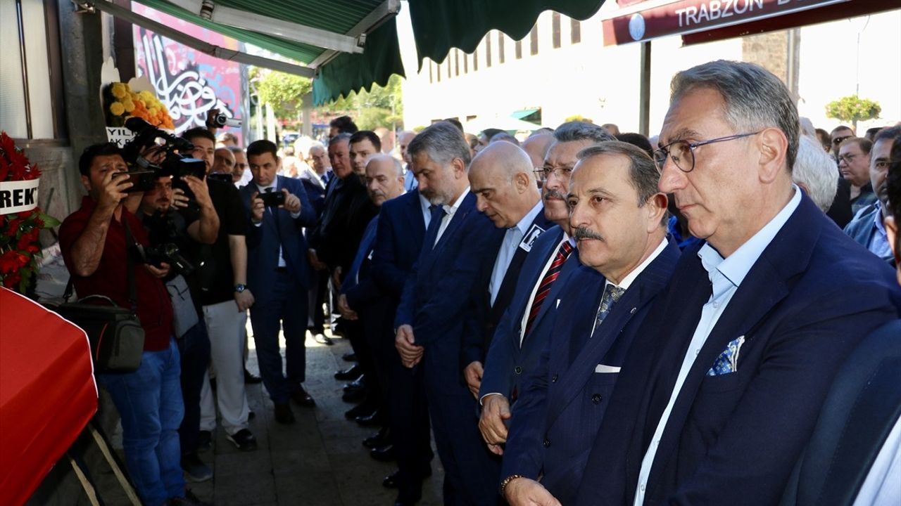 Trabzon'un Eski Belediye Başkanı Hasan Melek Son Yolculuğuna Uğurlandı