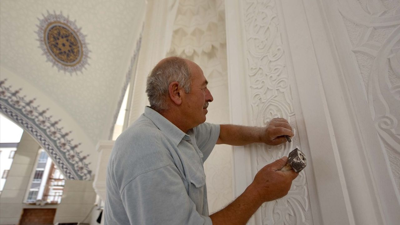 Trabzonlu Taş Ustası Hayri Dertlioğlu Yılın Ahisi Seçildi