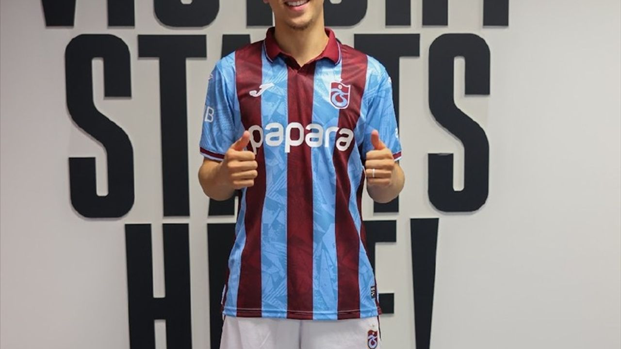 Trabzonspor, Faslı Futbolcu Bouchouari'yi Transfer Etti