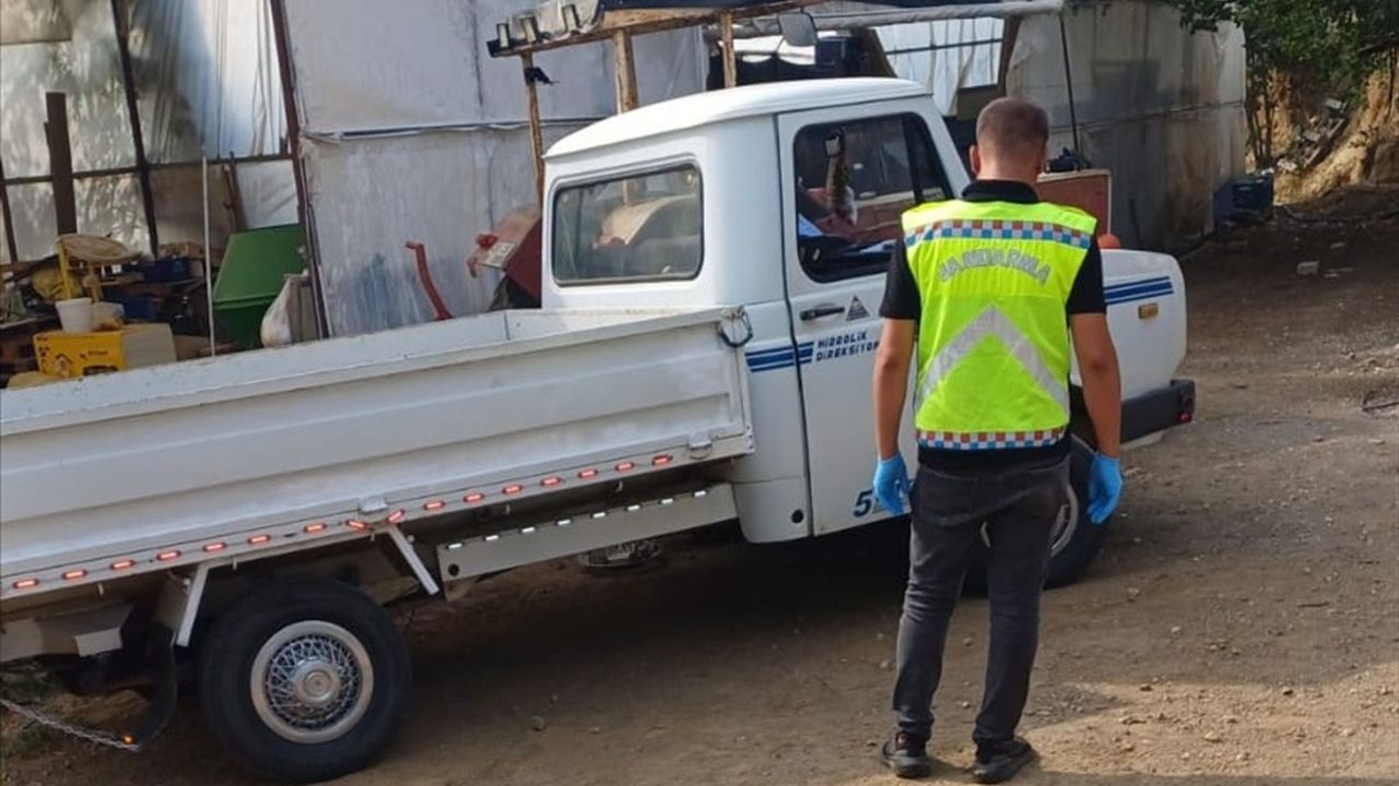 Traktör ile Kamyonet Arasında Kalan Kişi Hayatını Kaybetti