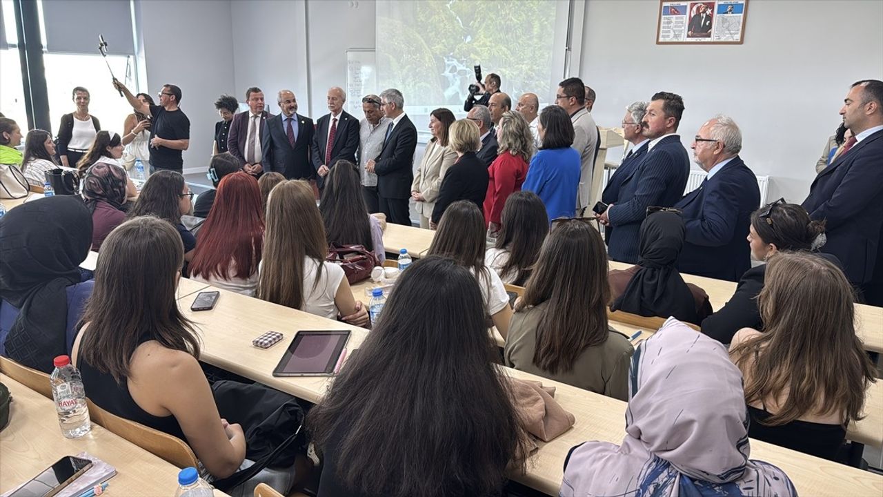 TÜ Sağlık Bilimleri Fakültesi'nde Yeni Amfilerin Açılışı Törenle Gerçekleşti