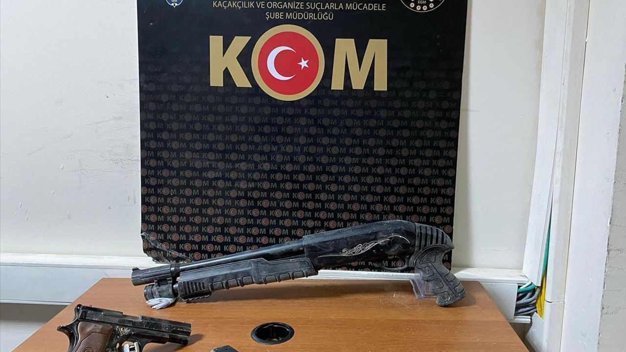 Tunceli'de Ruhsatsız Silah ve Esrar Ele Geçirildi
