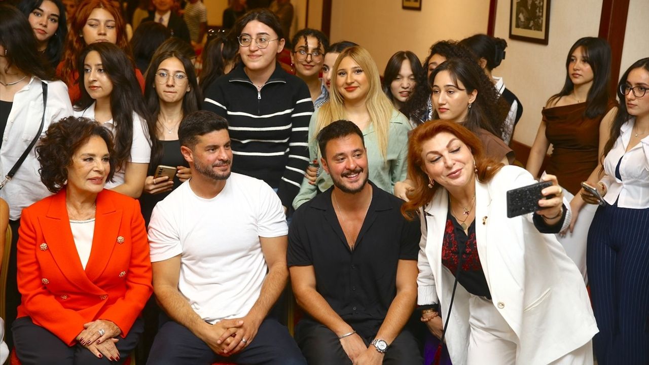 Türk Sinema Oyuncuları Azerbaycan'da Gençlerle Buluştu