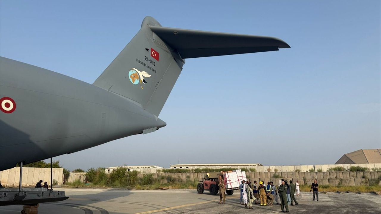 Türkiye, Afganistan'a 25 Ton Insani Yardım Gönderdi