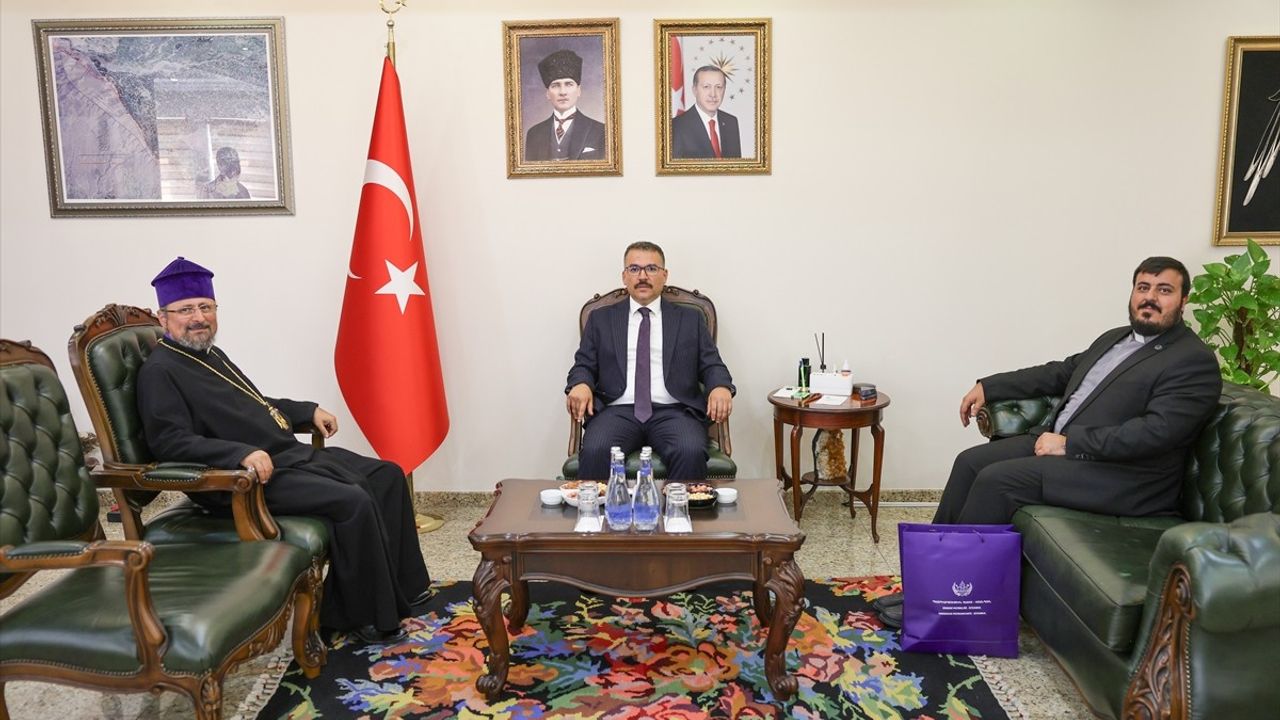 Türkiye Ermenileri Patriği Sahak Maşalyan Iğdır Valisi'ni Ziyaret Etti