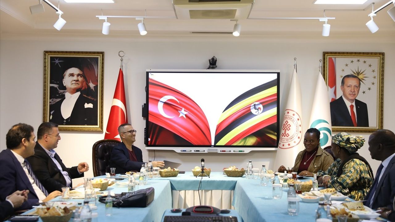 Uganda Kültür Bakanı Regis Türkiye'de YEE Başkanını Ziyaret Etti