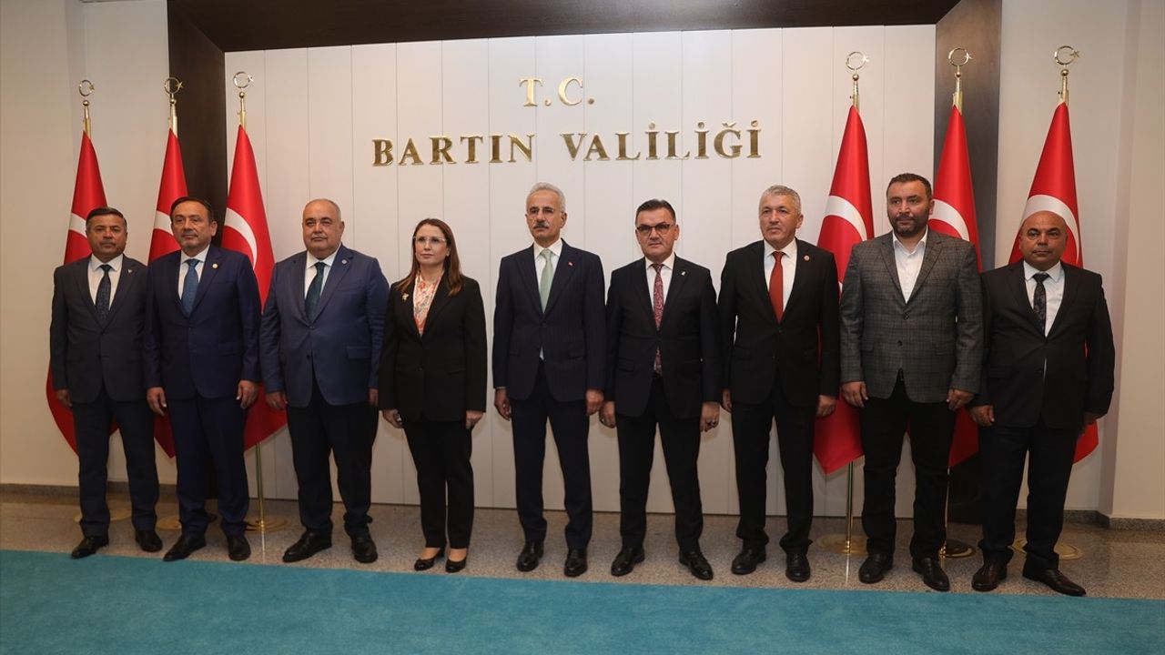Ulaştırma ve Altyapı Bakanı Uraloğlu Bartın'da Yeni Anayasa Vurgusu Yaptı