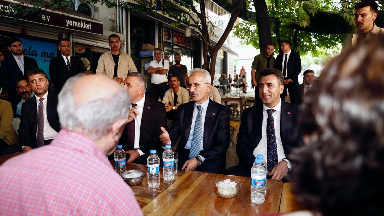 Ulaştırma ve Altyapı Bakanı Uraloğlu, Tunceli'de Esnafı Dinledi