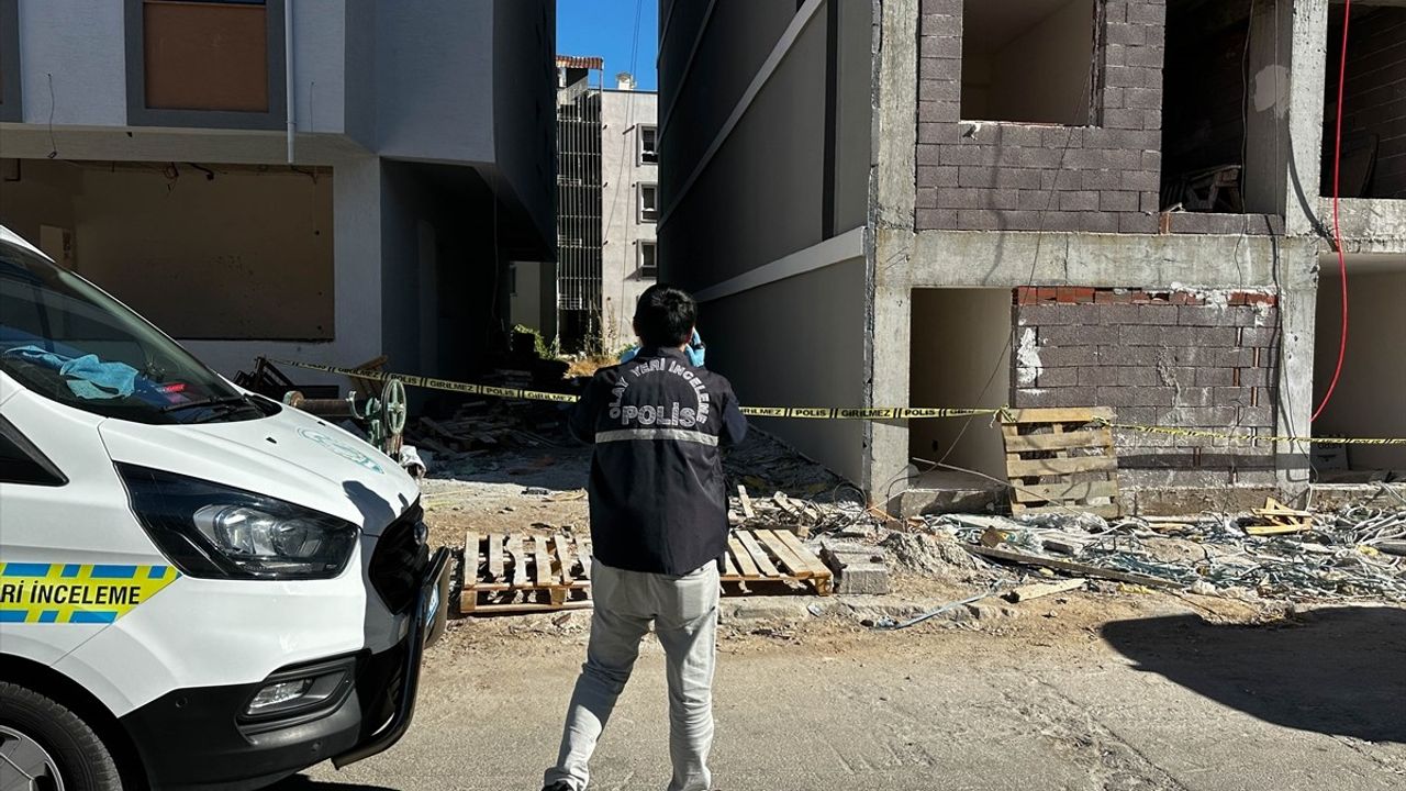 Uşak'ta İnşaat Halindaki Apartmandan Düşen Kişi Hayatını Kaybetti