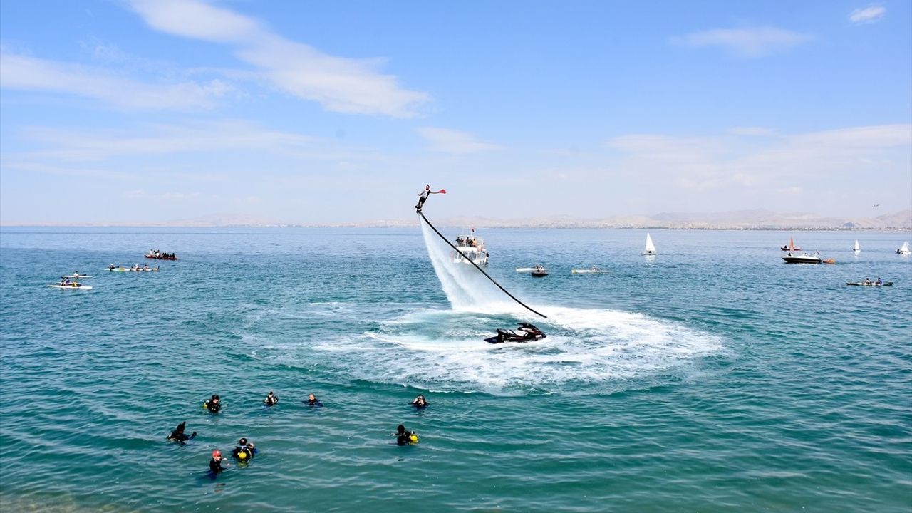 Van'da AK Gençlik Van GölFest Festivali Başladı