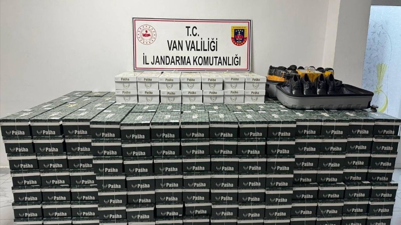 Van'da Gümrük Kaçağı Ayakkabı Operasyonu