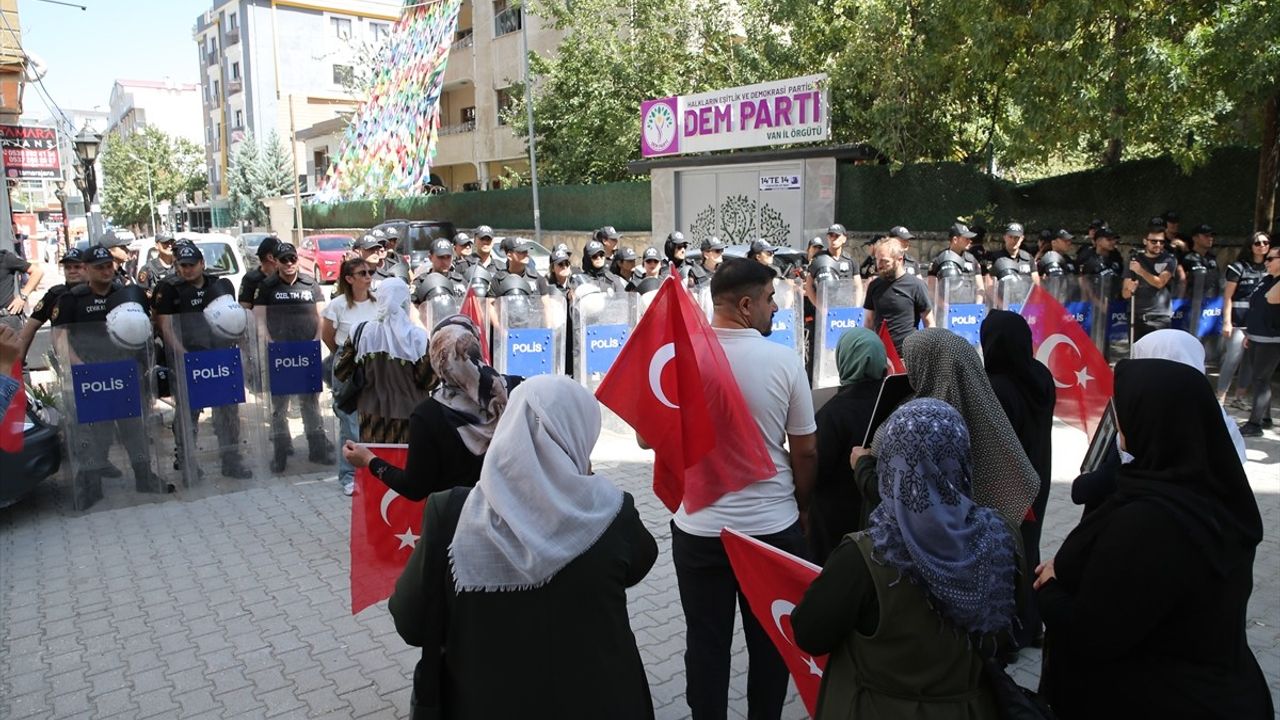 Vanlı ailelerin umut dolu eylemi