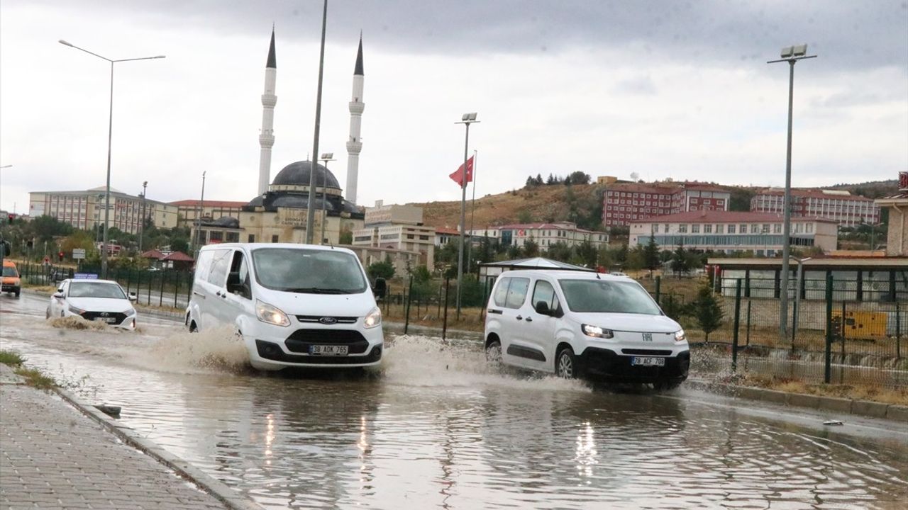 Yozgat'ta Şiddetli Sağanak Hayatı Olumsuz Etkiledi