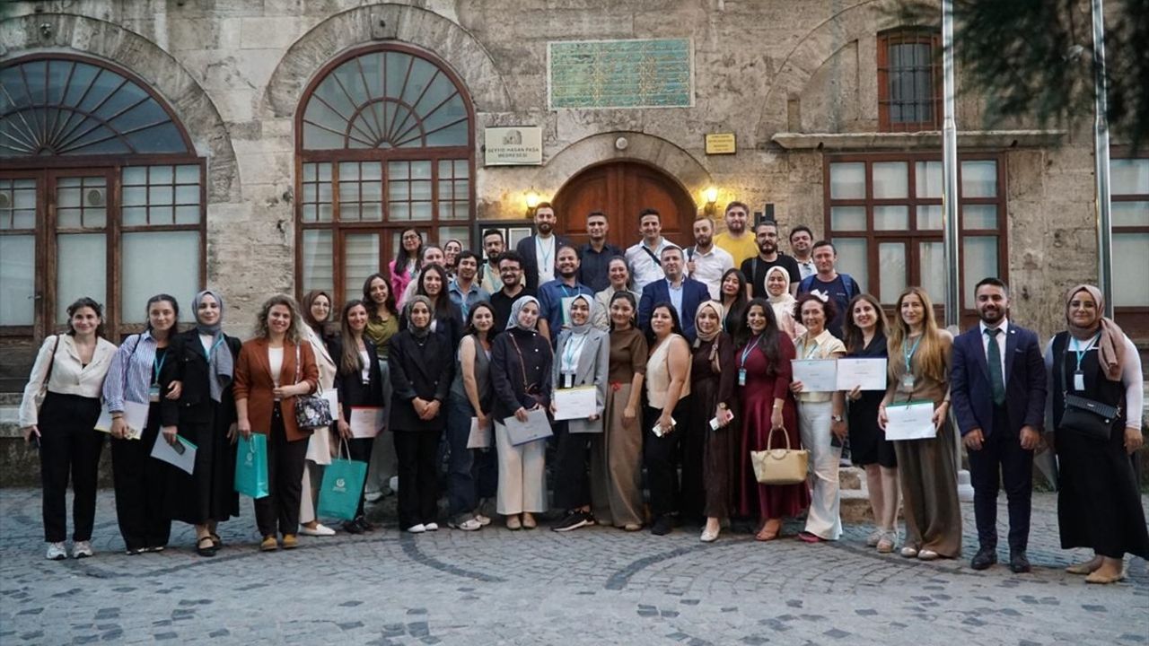 Yunus Emre Enstitüsü’nden Türkoloji Sertifika Programı Tamamlandı