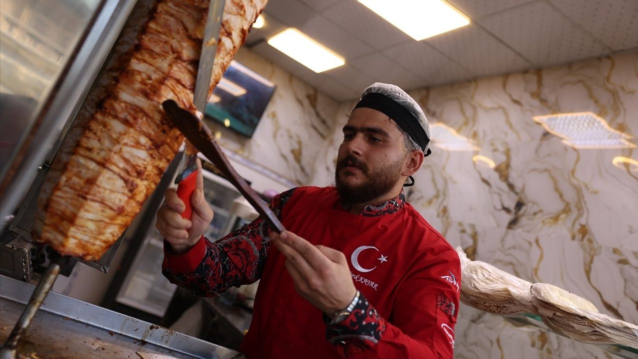 Yusuf Şeyh Dibo'nun Bab'da Açtığı Döner Dükkanı: Suriyelilere Türk Mutfağını Tanıtıyor