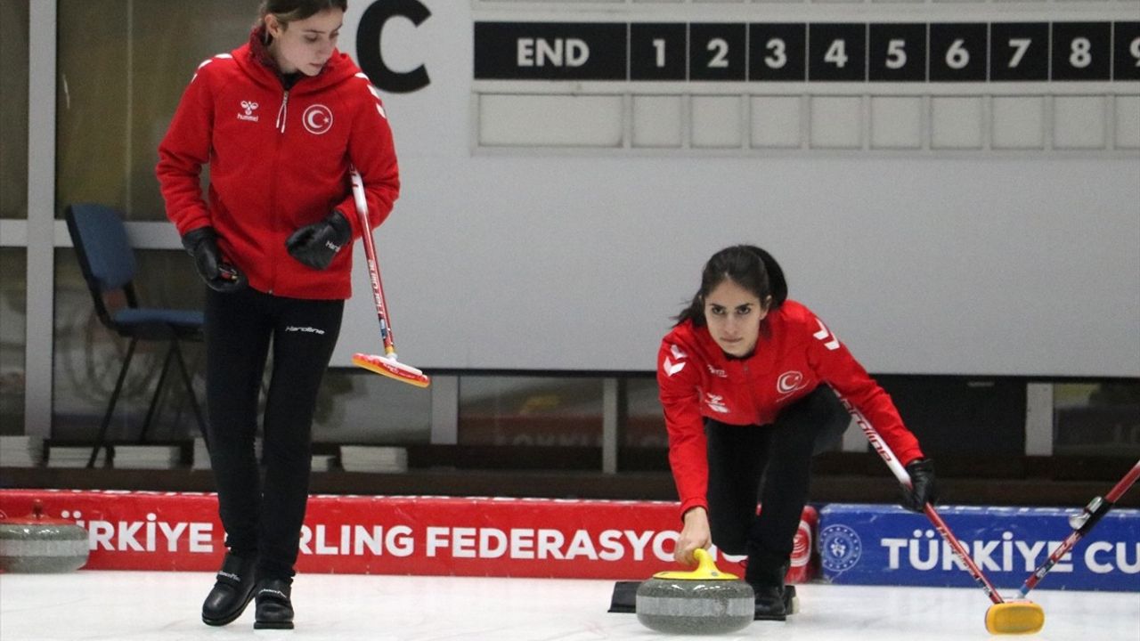 2026 Kış Olimpiyatları İçin Hedef Büyüyor: Kadın Curling Milli Takımı'nın Yıldızı Parlıyor