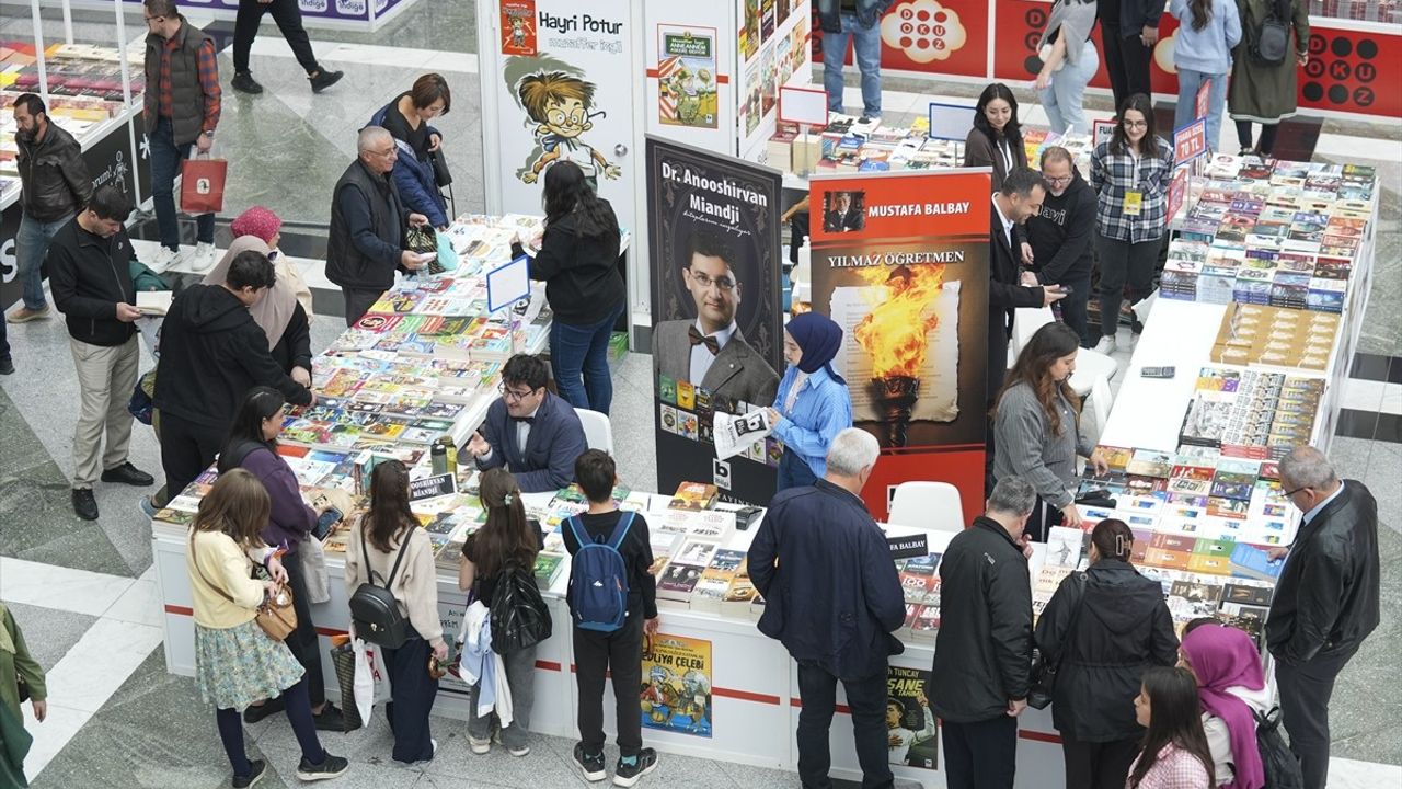 22. Ankara Kitap Fuarı'nda Ziyaretçi Yoğunluğu