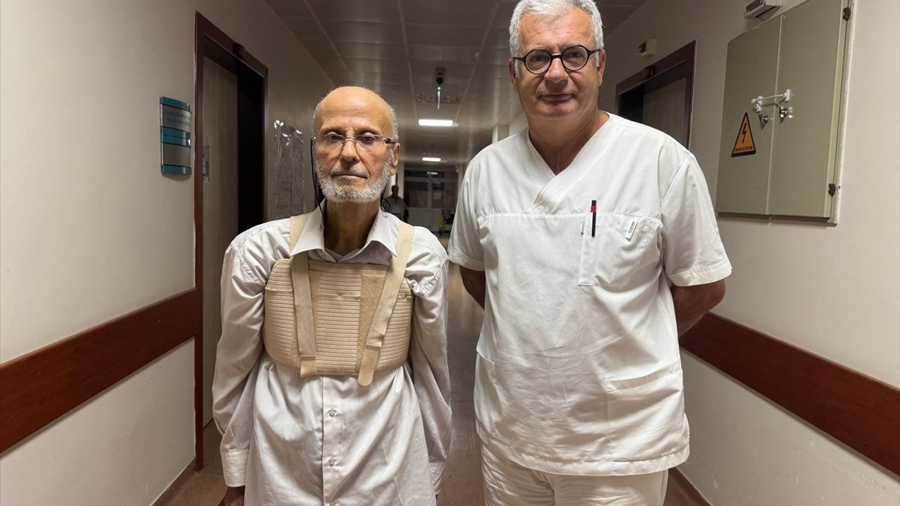 74 Yaşındaki Hasta Kalp Ameliyatıyla Hayata Döndü