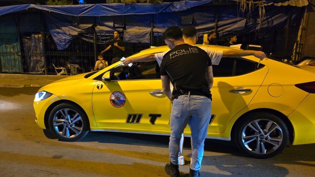 Adana'da 9 Uyuşturucu Şüphelisi Gözaltına Alındı