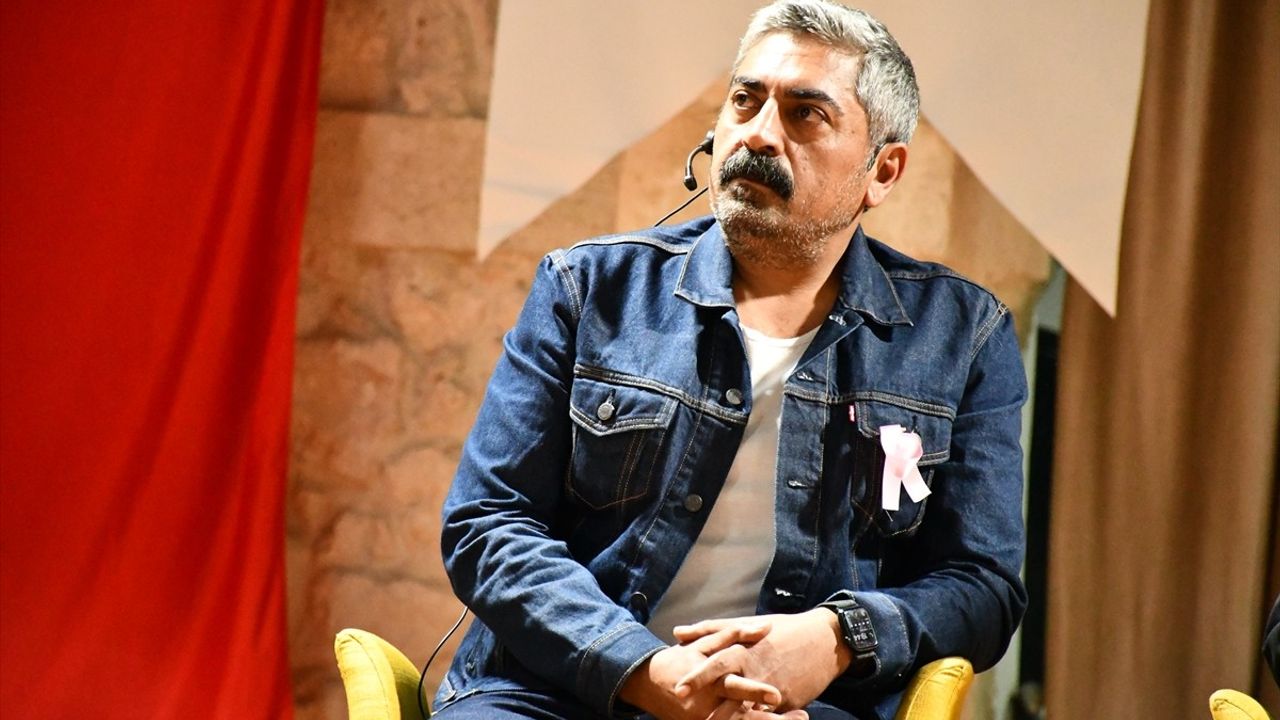 Adana'da Meme Kanseri Farkındalığı İçin "Hayat Güzel" Sergisi Açıldı