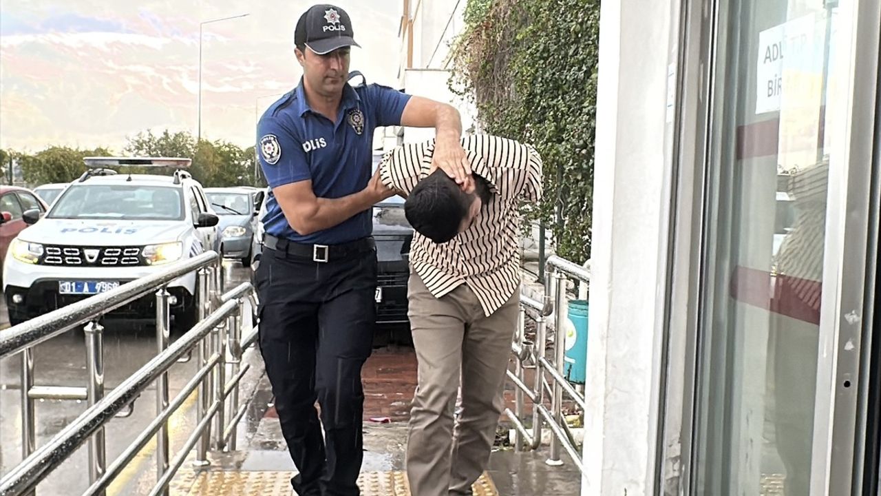 Adana'da Sahte Polis Operasyonu: Çocukların Üzerini Arayan Zanlı Tutuklandı